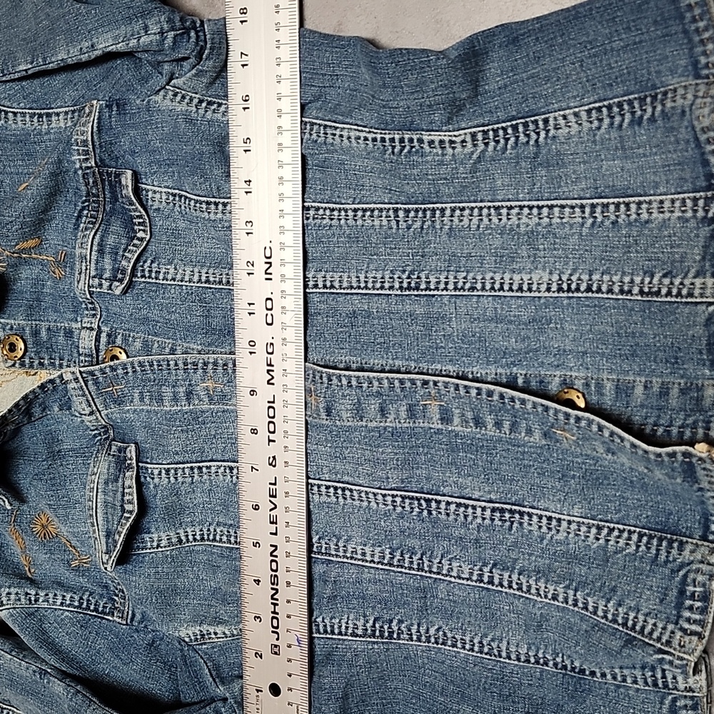 Medium Wash Denim Jacket Women’s M Fitted Jean Jacket Contrast Stitch Detail - Picture 10 of 15
